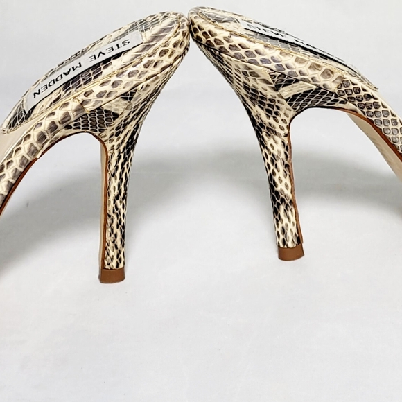 Steve Madden Snakeskin and Wood Women's Sandals Minor Flaw - Picture 2 of 13